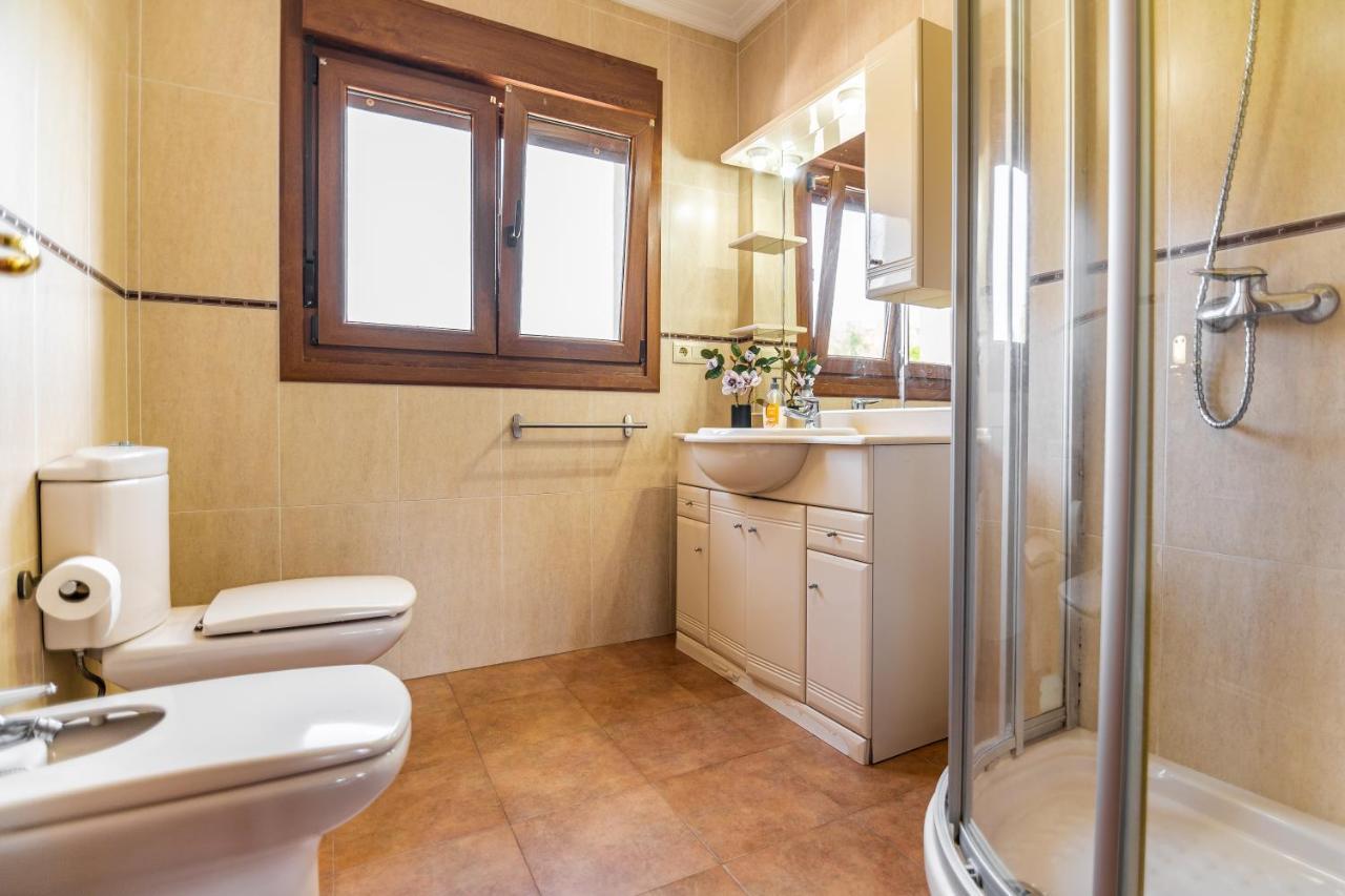 Apartamentos Privados Con Jardin Y Barbacoa Compartida En Ларедо Екстериор снимка